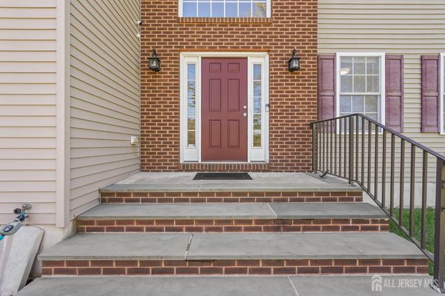 39 Friendship Road, Cranbury, NJ 08512