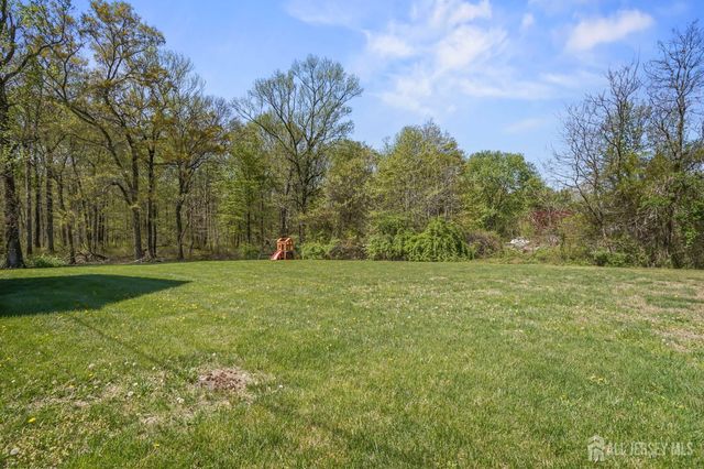 39 Friendship Road, Cranbury, NJ 08512