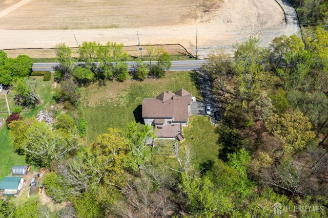 39 Friendship Road, Cranbury, NJ 08512