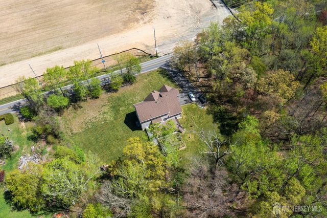 39 Friendship Road, Cranbury, NJ 08512