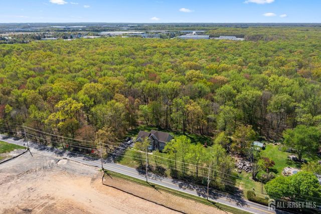39 Friendship Road, Cranbury, NJ 08512