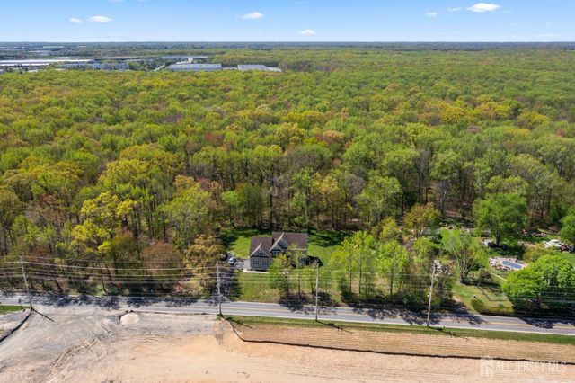 39 Friendship Road, Cranbury, NJ 08512