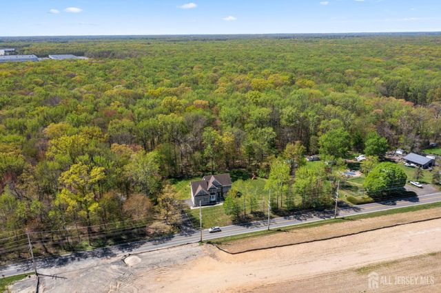 39 Friendship Road, Cranbury, NJ 08512