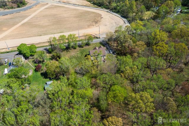 39 Friendship Road, Cranbury, NJ 08512
