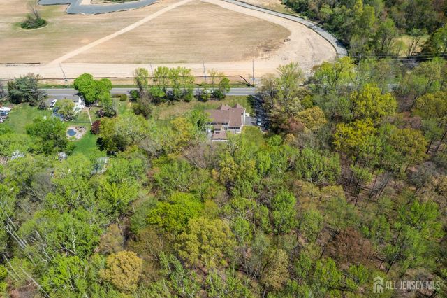 39 Friendship Road, Cranbury, NJ 08512