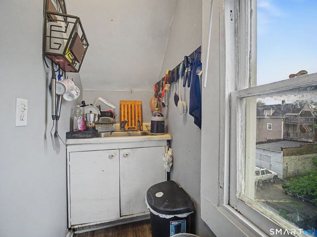 865 Iranistan Avenue, Bridgeport, CT 06604