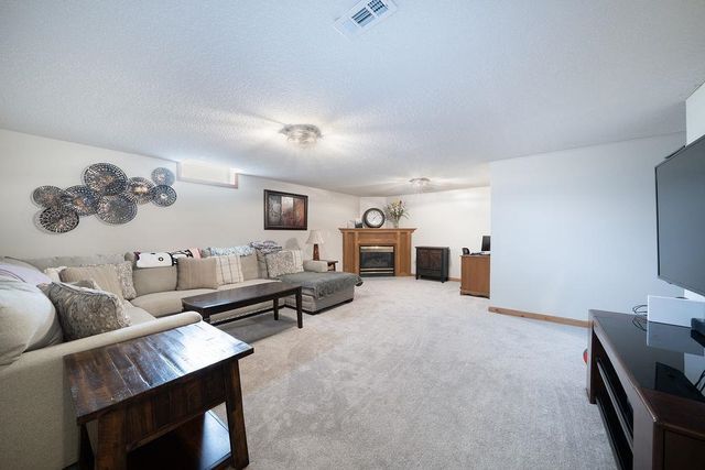 601 E Dover Dr., Valley Center, KS 67147