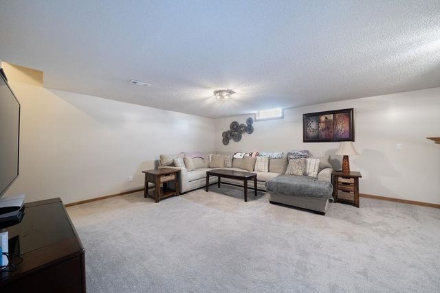 601 E Dover Dr., Valley Center, KS 67147