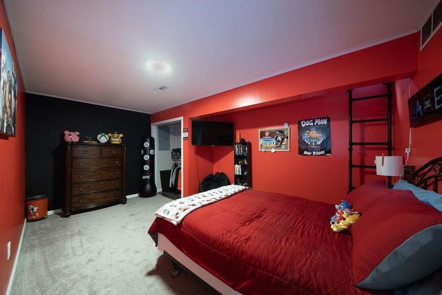 601 E Dover Dr., Valley Center, KS 67147