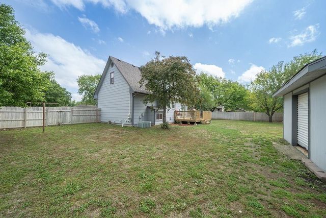 601 E Dover Dr., Valley Center, KS 67147