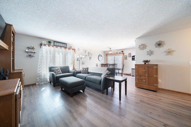 601 E Dover Dr., Valley Center, KS 67147