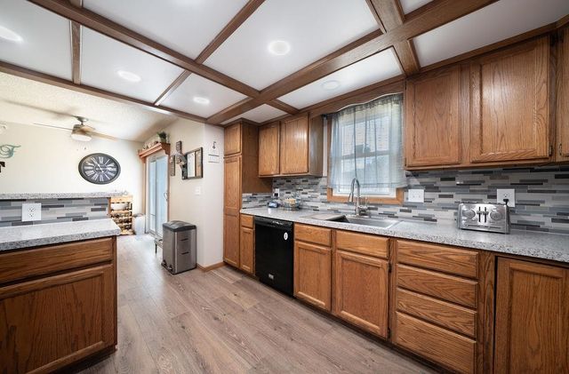 601 E Dover Dr., Valley Center, KS 67147