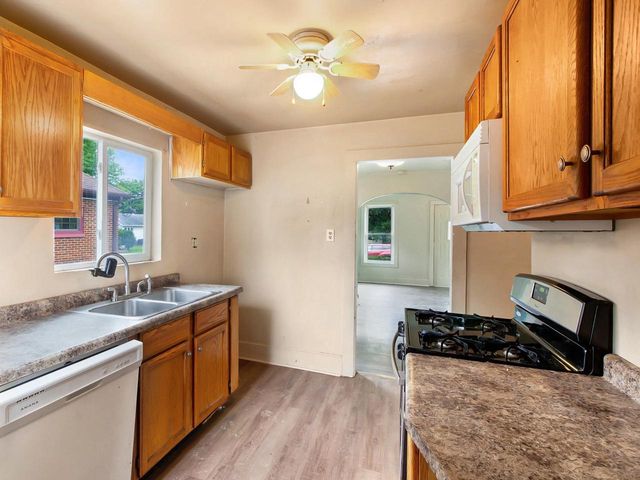 1405 S VAN BUREN STREET, Green Bay, WI 54301