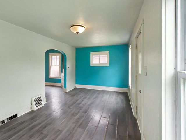 1405 S VAN BUREN STREET, Green Bay, WI 54301