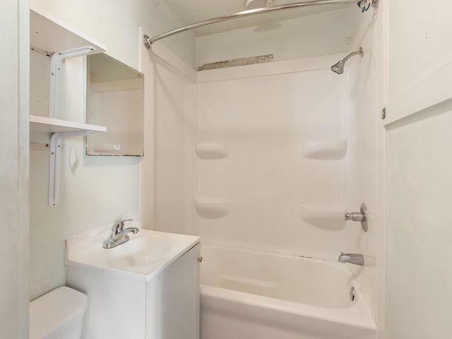 1405 S VAN BUREN STREET, Green Bay, WI 54301