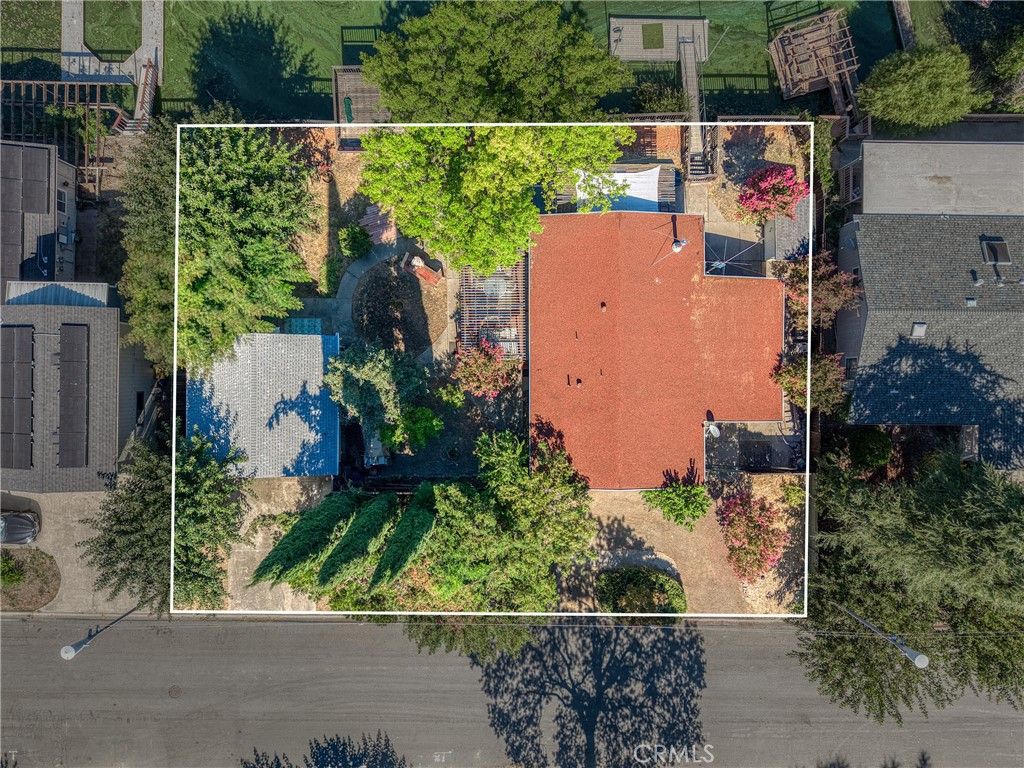 Image 3 of property listing at 7295 Marina Court, Clearlake, CA 95422