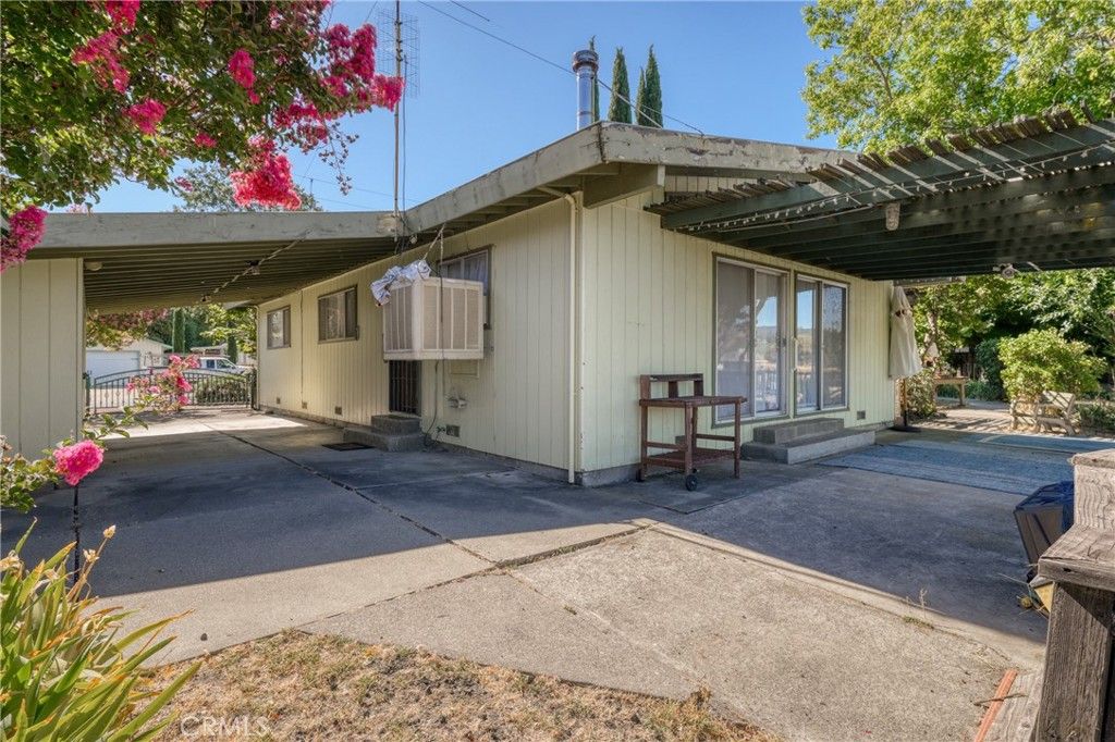 Image 5 of property listing at 7295 Marina Court, Clearlake, CA 95422
