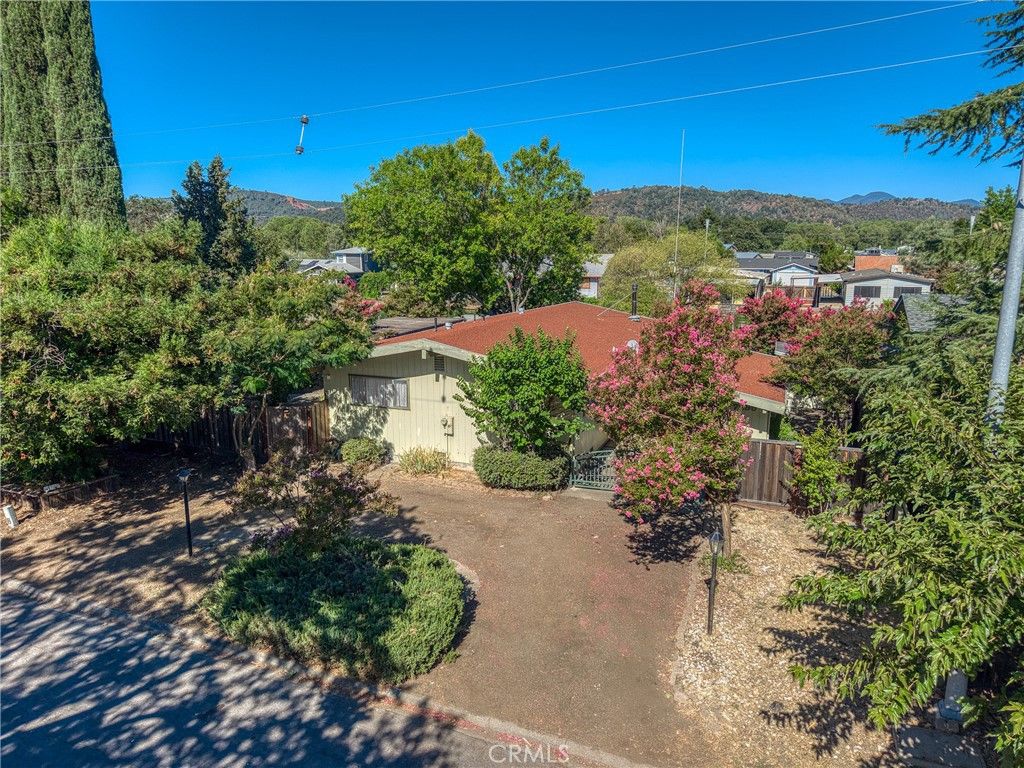 Image 7 of property listing at 7295 Marina Court, Clearlake, CA 95422
