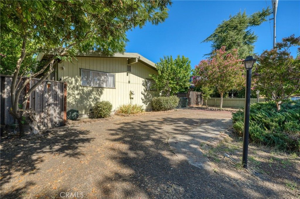 Image 9 of property listing at 7295 Marina Court, Clearlake, CA 95422