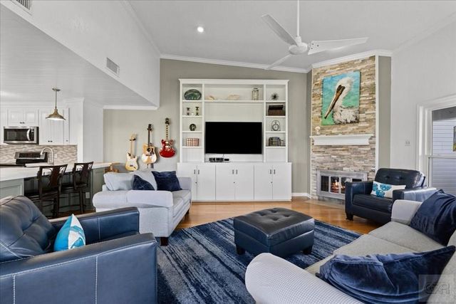 8111 Broadway Street # 4, Galveston, TX 77554