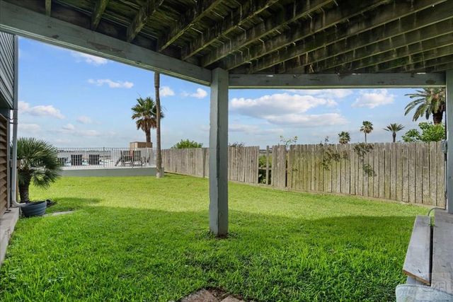 8111 Broadway Street # 4, Galveston, TX 77554