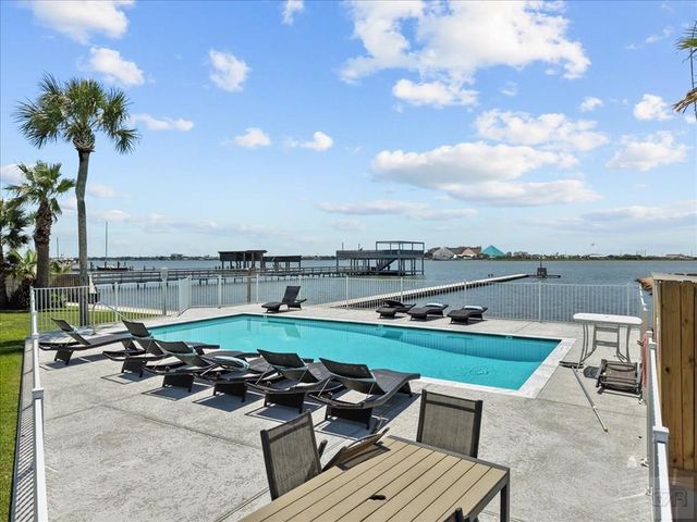 8111 Broadway Street # 4, Galveston, TX 77554