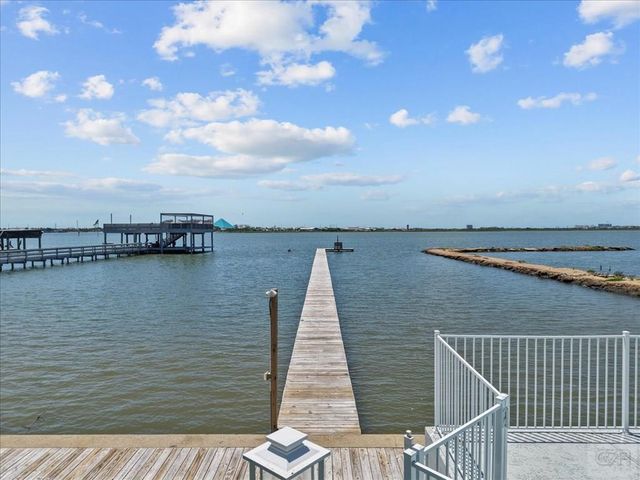 8111 Broadway Street # 4, Galveston, TX 77554