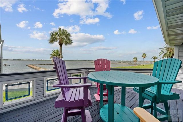 8111 Broadway Street # 4, Galveston, TX 77554