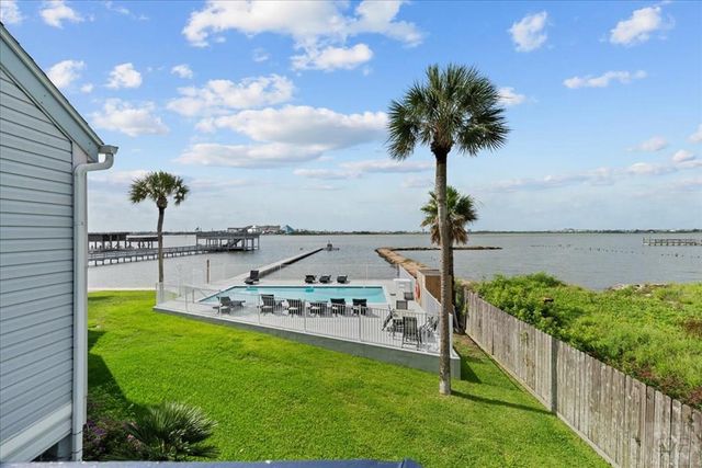 8111 Broadway Street # 4, Galveston, TX 77554
