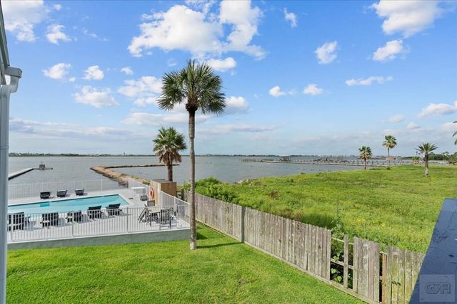 8111 Broadway Street # 4, Galveston, TX 77554