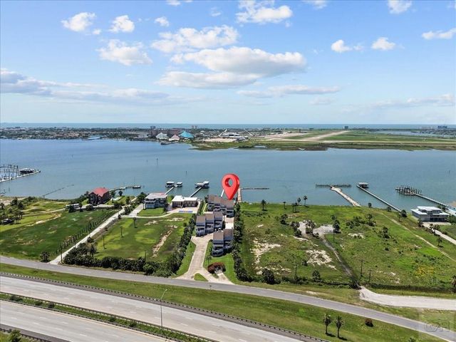 8111 Broadway Street # 4, Galveston, TX 77554