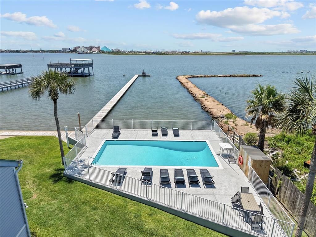 8111 Broadway Street # 4, Galveston, TX 77554