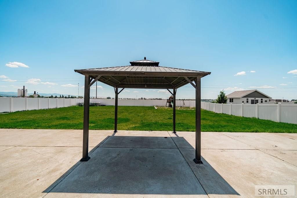 Image 37 of property listing at 2910 E Larson Drive, Idaho Falls, ID 83401
