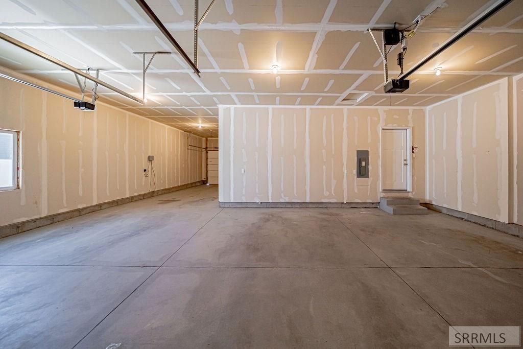 Image 6 of property listing at 2910 E Larson Drive, Idaho Falls, ID 83401