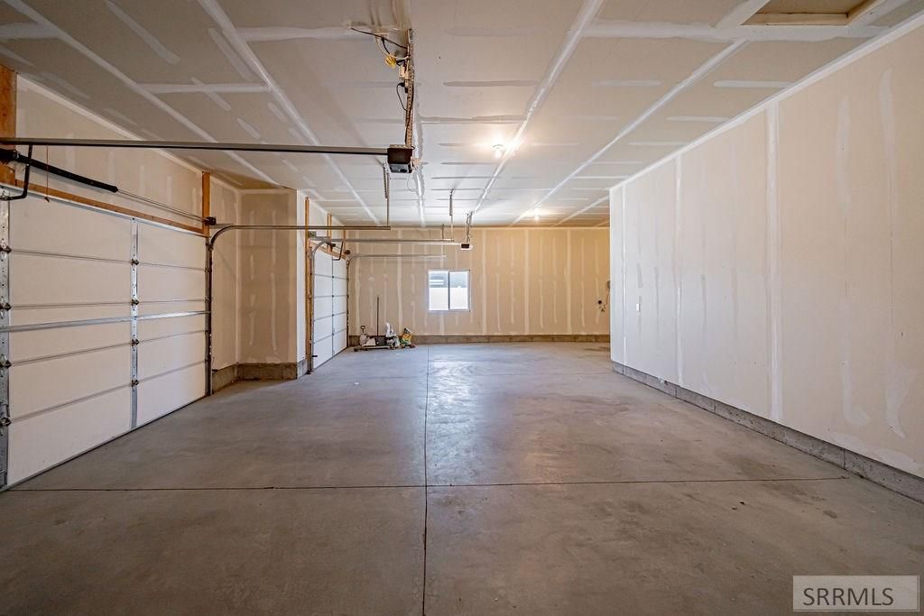 Image 7 of property listing at 2910 E Larson Drive, Idaho Falls, ID 83401