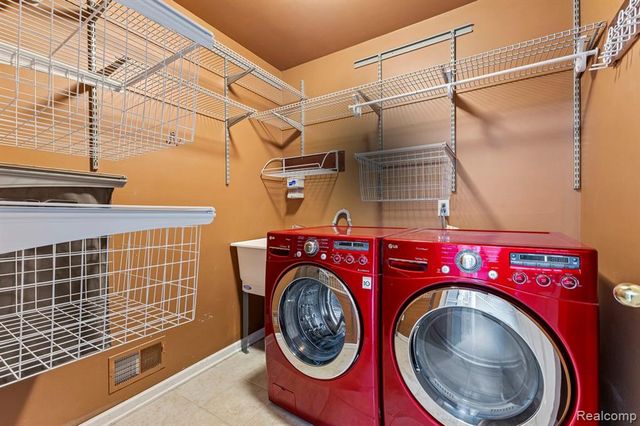 8886 Stonebridge Court, Van Buren, MI 48111