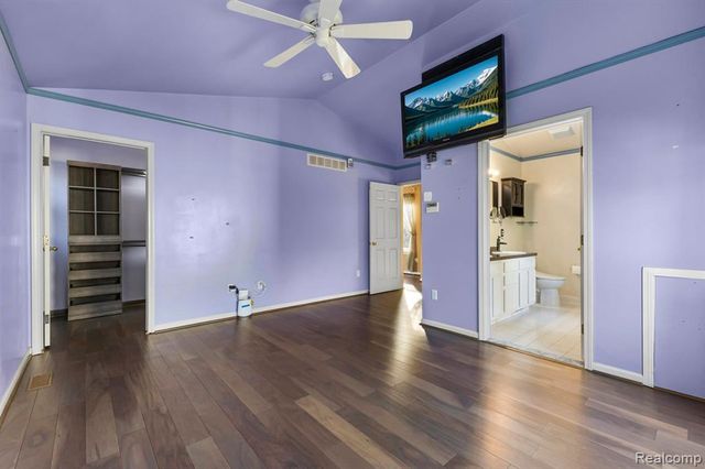 8886 Stonebridge Court, Van Buren, MI 48111