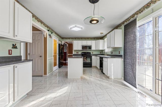 8886 Stonebridge Court, Van Buren, MI 48111