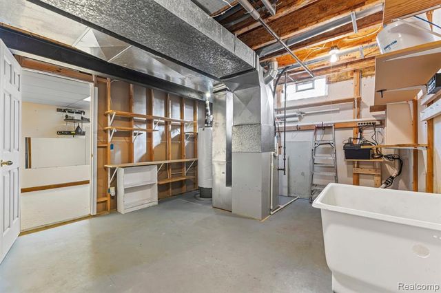 8886 Stonebridge Court, Van Buren, MI 48111