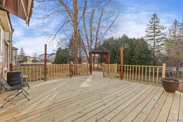 8886 Stonebridge Court, Van Buren, MI 48111