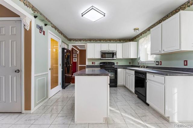 8886 Stonebridge Court, Van Buren, MI 48111