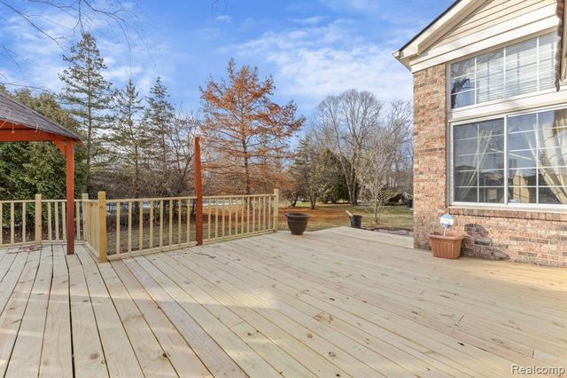 8886 Stonebridge Court, Van Buren, MI 48111