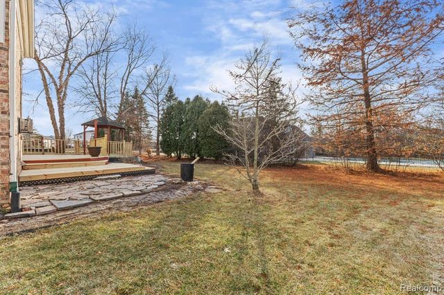 8886 Stonebridge Court, Van Buren, MI 48111