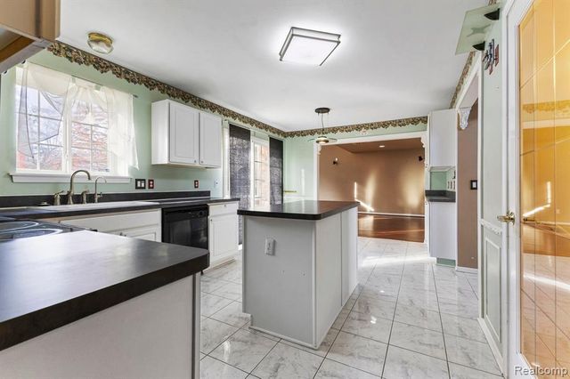 8886 Stonebridge Court, Van Buren, MI 48111