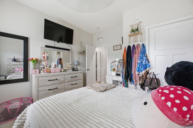 207 Via Veneto, Delaware, OH 43015