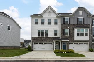 207 Via Veneto, Delaware, OH 43015
