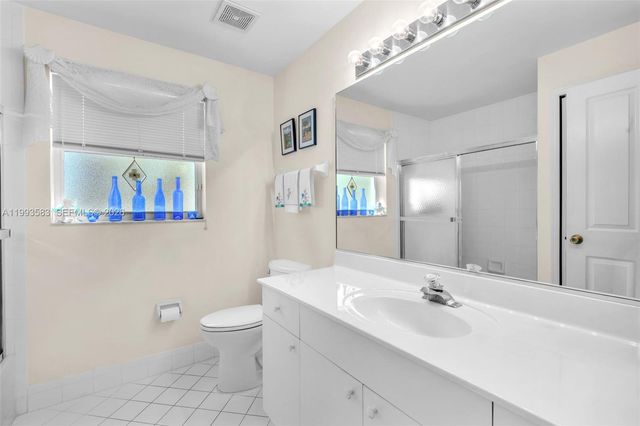 290 Landings Blvd, Weston, FL 33327