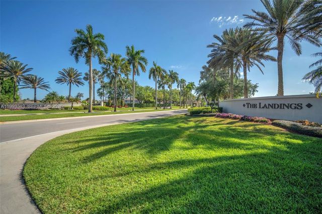 290 Landings Blvd, Weston, FL 33327