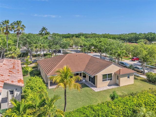 290 Landings Blvd, Weston, FL 33327