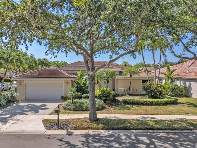 290 Landings Blvd, Weston, FL 33327